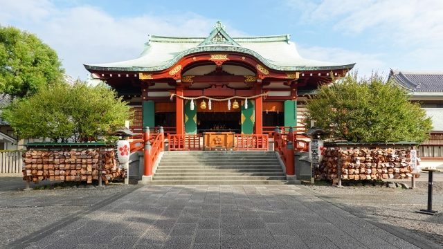 梅まつりに多くの人が訪れる亀戸天神